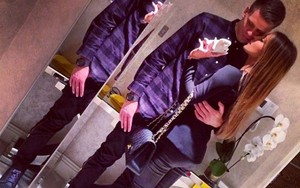 Wojciech Szczesny tự hào khoe bạn gái mới tài sắc